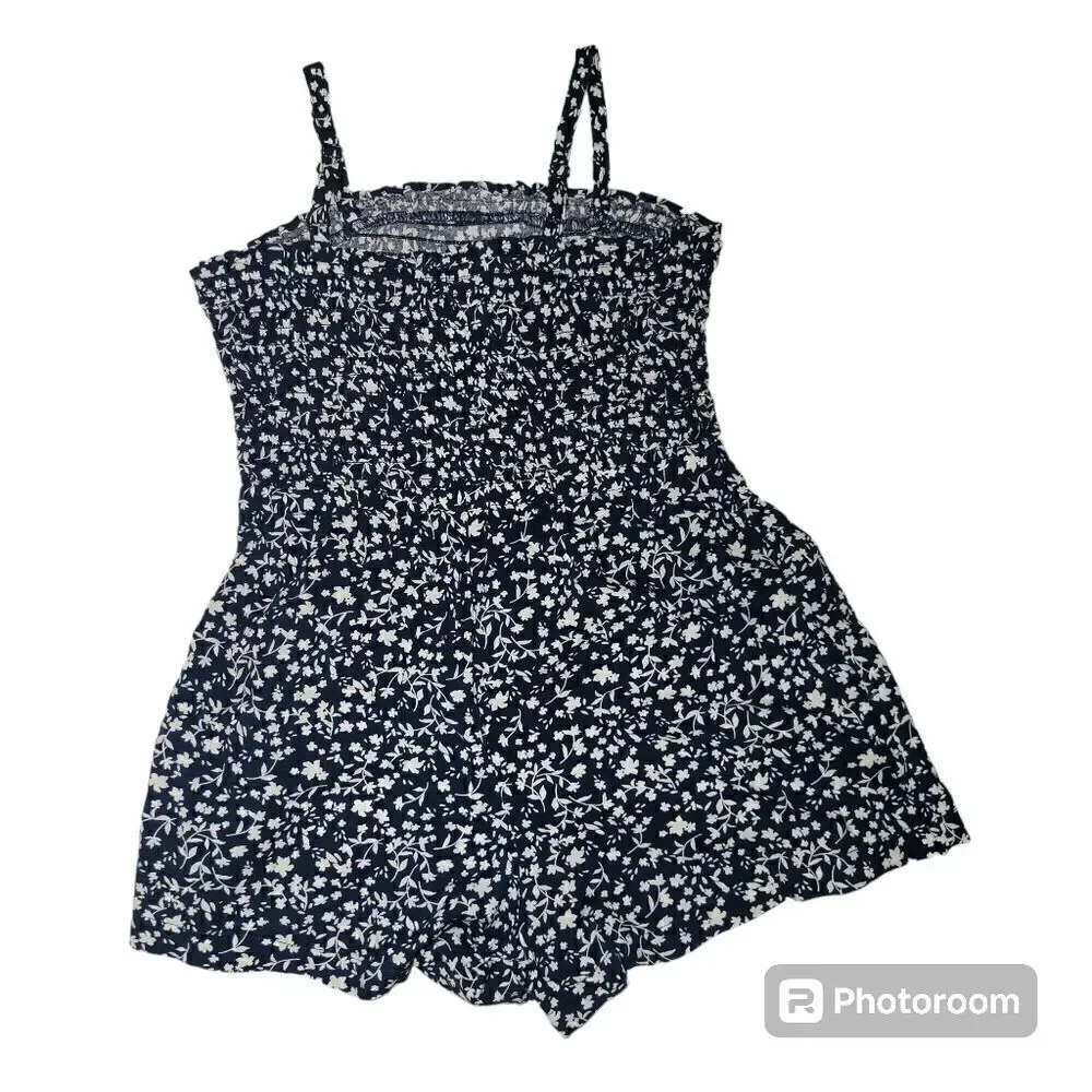 Old Navy little girls Romper size small 6-7. ^